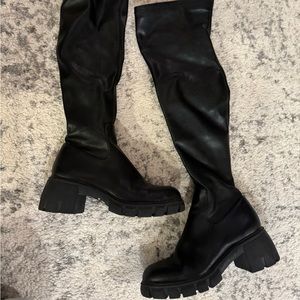 Black knee high boots size 8.5 SOLD ON DEPOP
